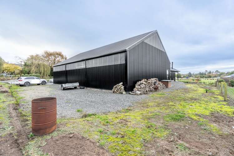 5 Black Road Otatara_27