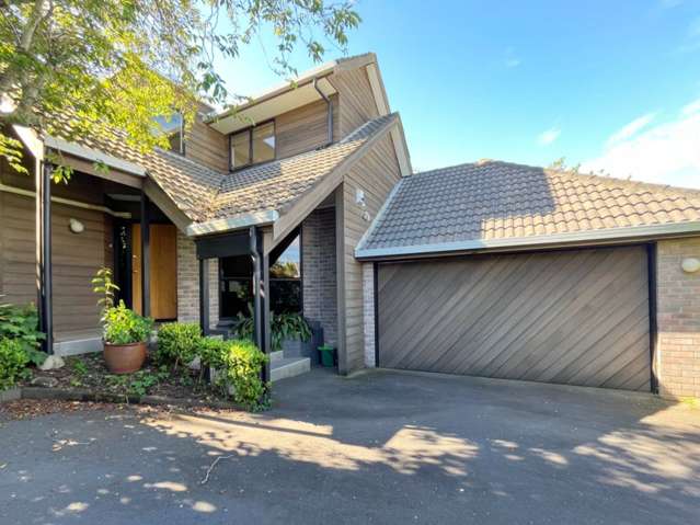 Charming Family Home in Prestigious Location with Top Schools – Ready for Tenants