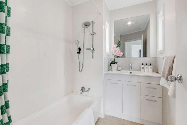 3/22 Hogans Road Glenfield_13