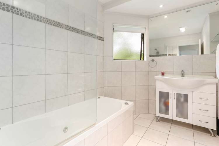 2/5 Sharon Road Waiake_13