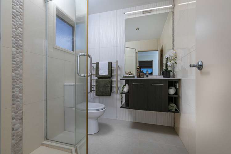 135 Centreway Road Orewa_17