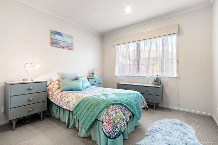 22 Aberdeen Crescent Wattle Downs_15