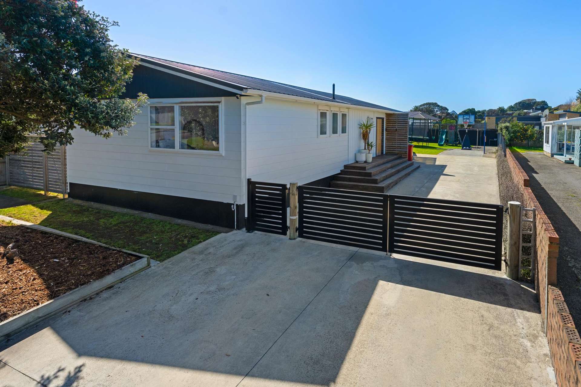 4 Robert McKeen Street Otaki Beach_0