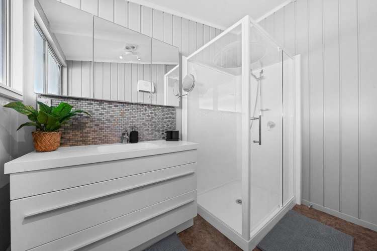 98 Torkar Road Clarks Beach_13