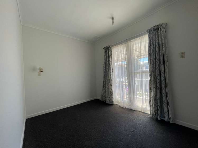 4 Tirimoana Road Te Atatu South_11