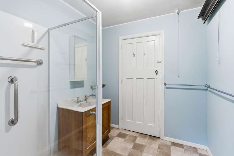 48 St Andrews Square Strowan_18