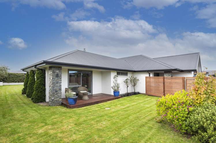 8 Carnaveron Drive Lincoln_21