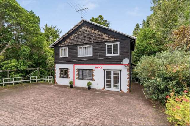 Spacious, bright Studio