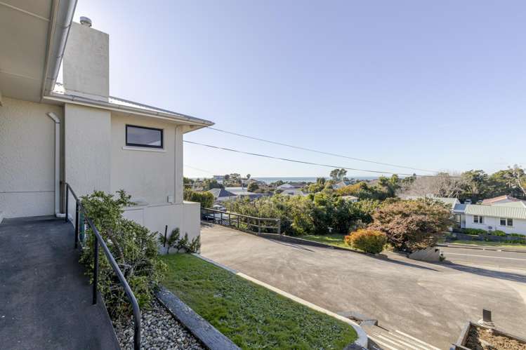 531 Devon Street West_3