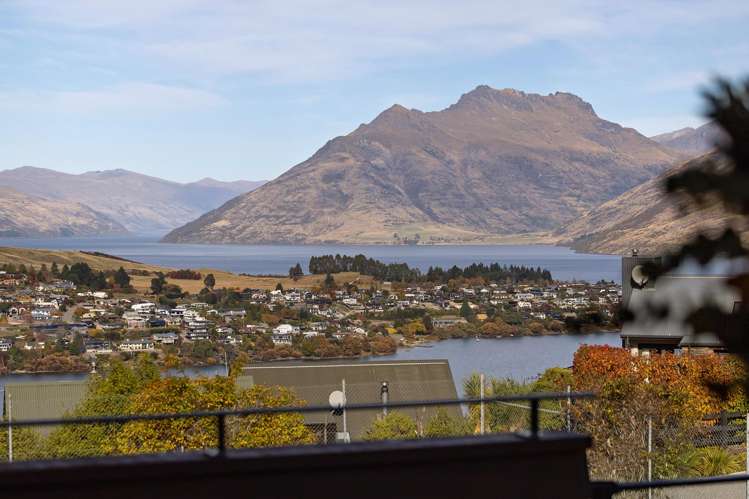 1 Goldleaf Hill Queenstown_49