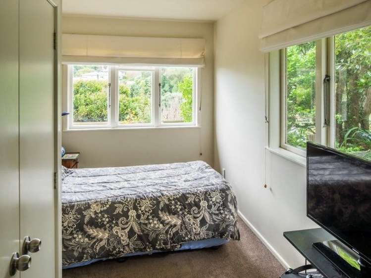 8 Kiriwai Road Paremata_9