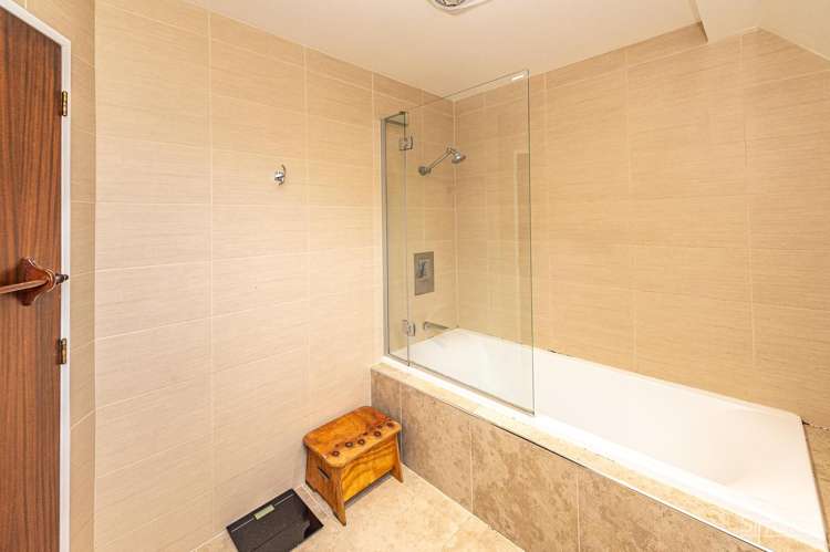 1a Brassey Road Saint Johns Hill_31