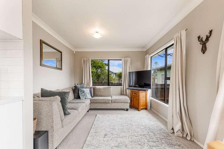 2 Laura Street Kelston_5