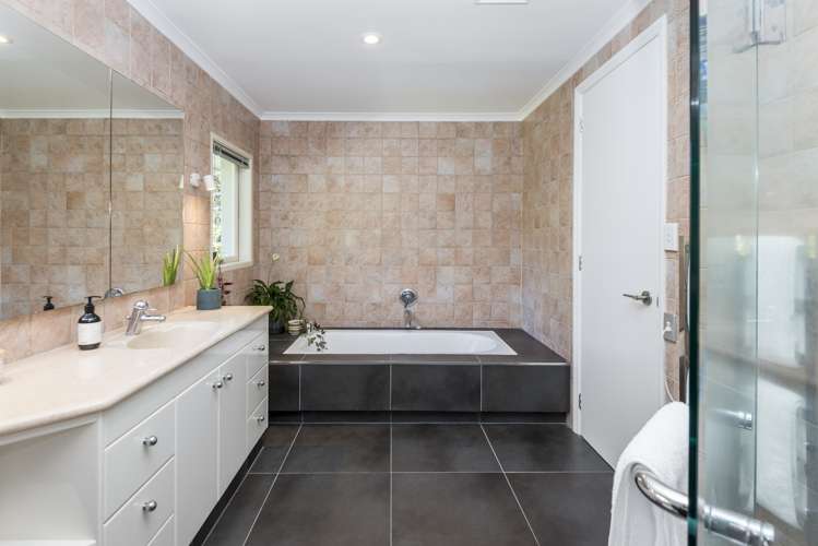 2 Pleasant Place Mellons Bay_9