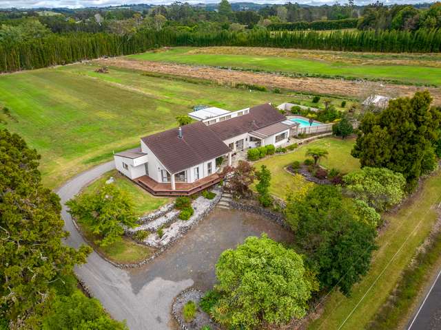 $1,375,000 Negotiable - 4 Ha, Big Shed, Big House