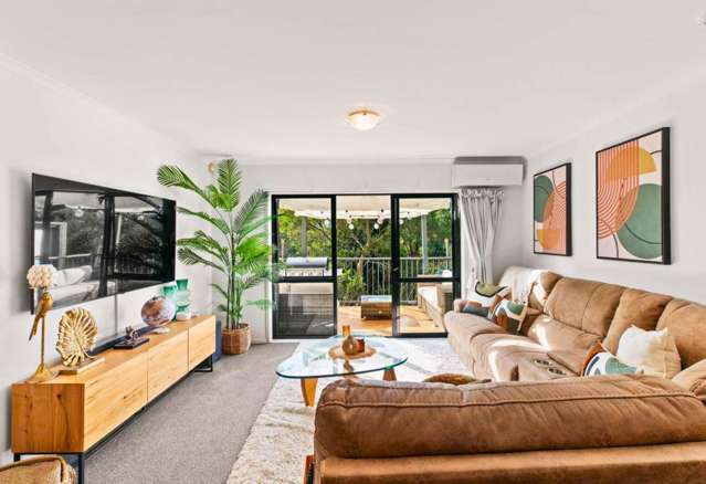 Oversized Townhouse! Owners Relocating! Must Sell