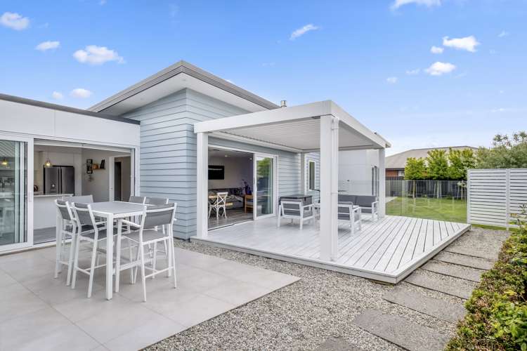 14 Silver Springs Boulevard_0