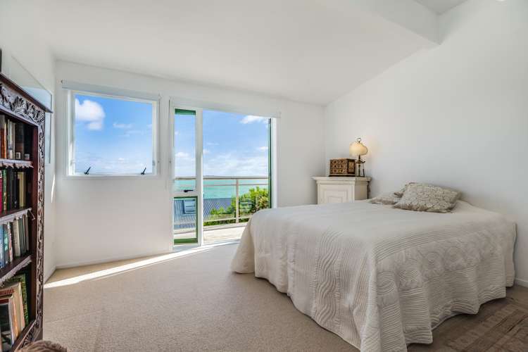 11d Joan Street Point Chevalier_6