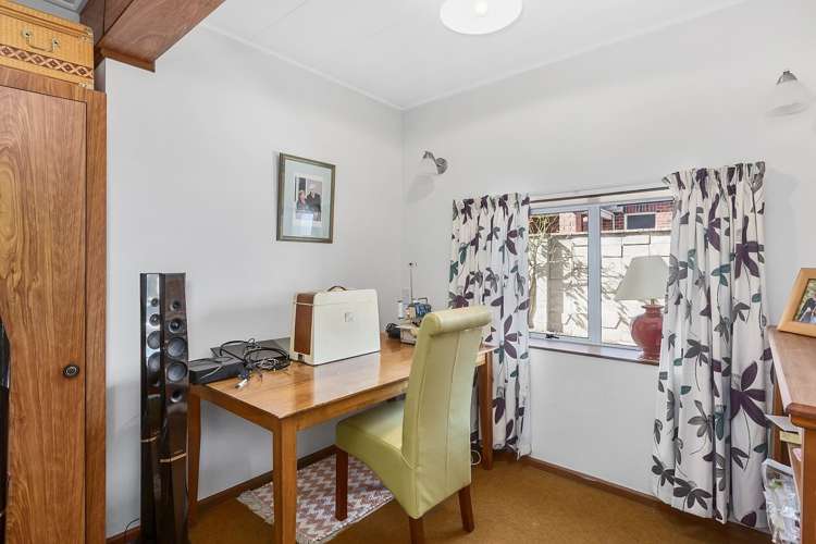 127 Easther Crescent Kew_15