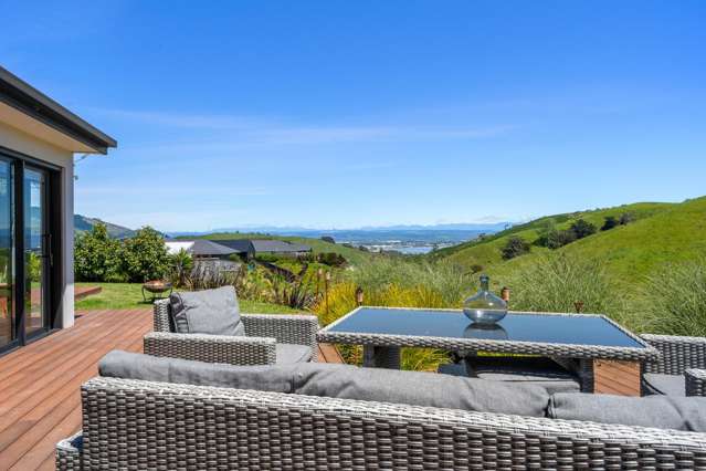 Stunning Sea and Rural Views with Large Kwila Deck