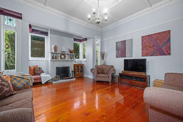 24 Queen Mary Avenue Epsom_11