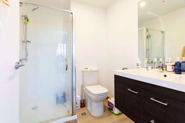 210/8 Thompson Park Road Mount Wellington_12