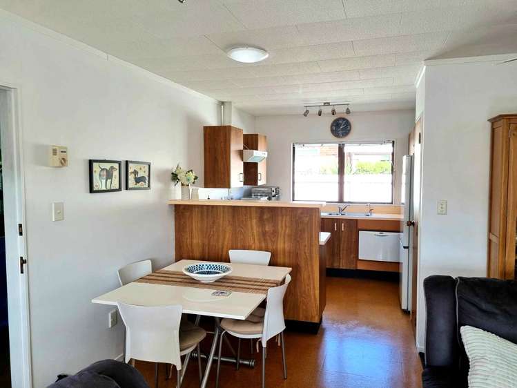 2/1 Dinniss Avenue Regent_13