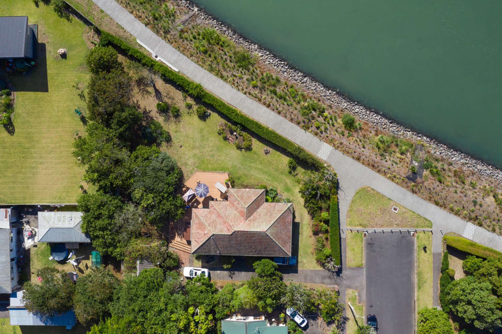 10 Riki Road Point England_0