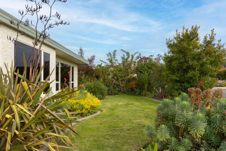 9 Knightsbridge Place Taradale_16