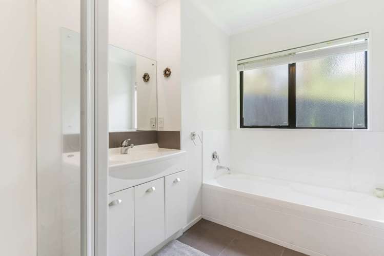 2/14 Peach Road Glenfield_7