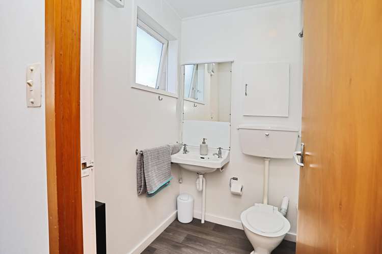 22 Avenal Street Avenal_17