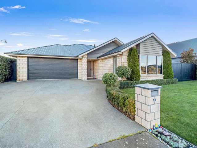 Sun, Space & Style in Sought-After Te Whāriki