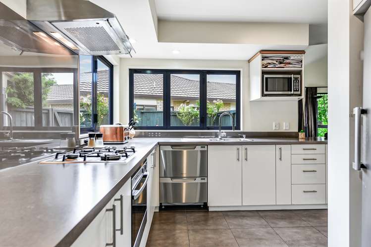 52 Keswick Cresent Huntington Hamilton City Houses for Sale One