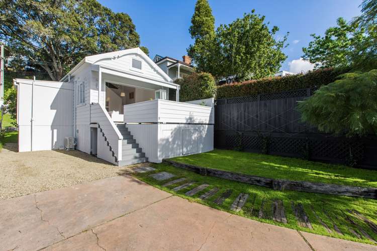 8 Beach Road Northcote Point_16