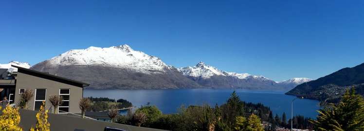 2/10 Manchester Place Queenstown_13