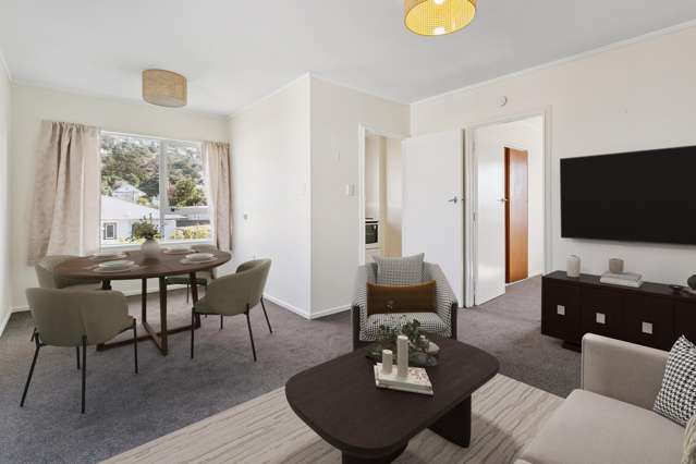 LIVE THE LYALL BAY LIFESTYLE!