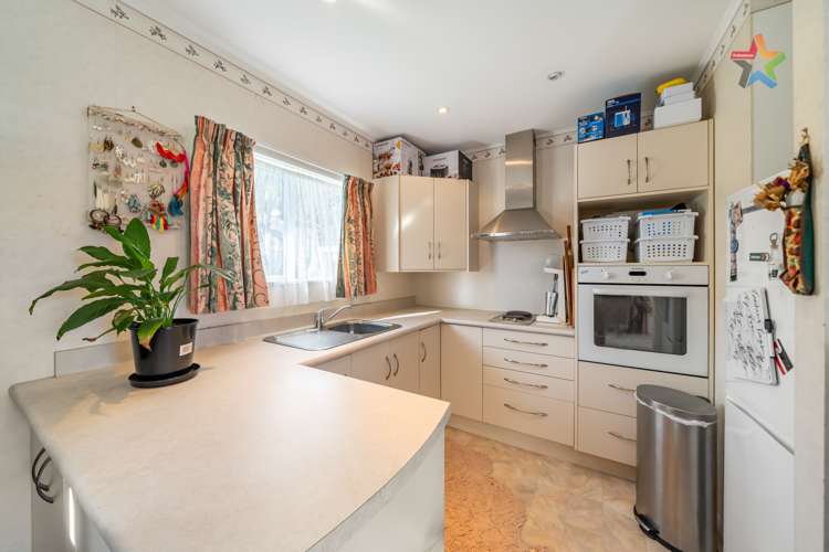 7 Hine Road Wainuiomata_18