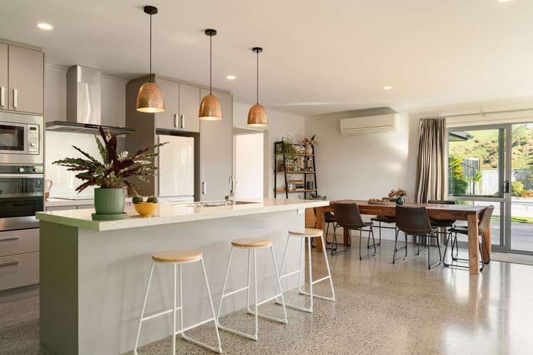 190 Ballintoy Park Drive Welcome Bay_1
