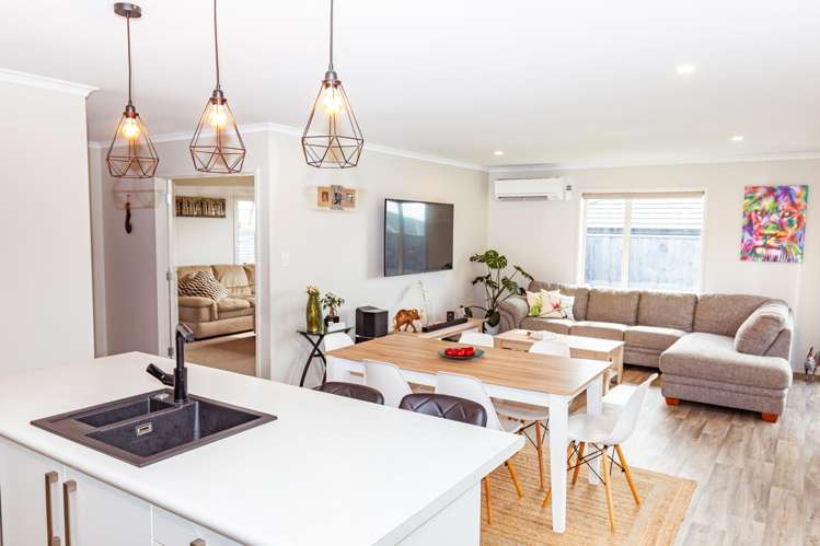 15 Magnolia Crescent Tawhero_1