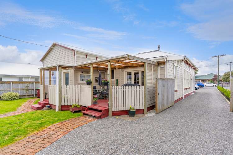 168 High Street South Carterton_13