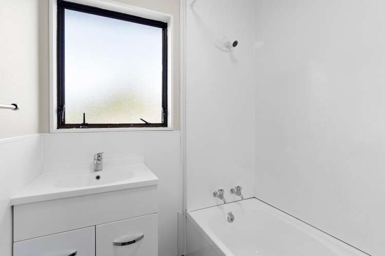 1 and 2/58 St Annes Crescent Wattle Downs_8