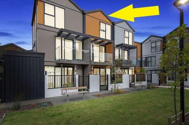 CITY CENTRE - TWO BEDROOM CENTRAL TOWNHOUSE WITH TWO BATHROOMS