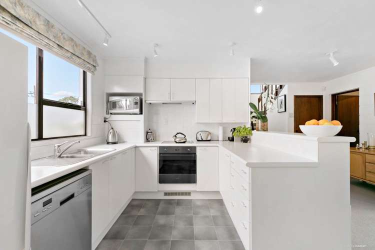 1/24 Hemi Street Narrow Neck_3