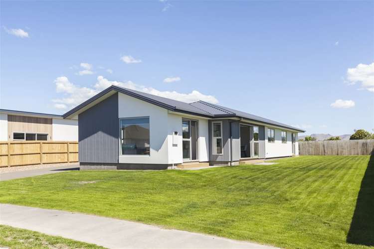 7 Kingsbridge West Burwood_1