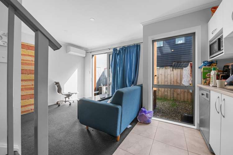 2/113 Knighton Road_3