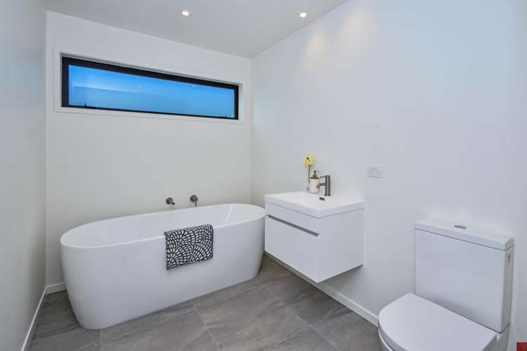 18 Tapuwae Way Mangere Bridge_11