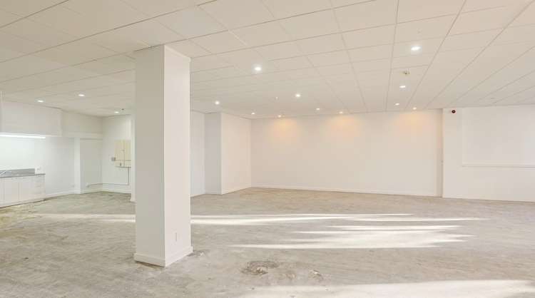 Shop 1/12 Beresford Square City Centre_2