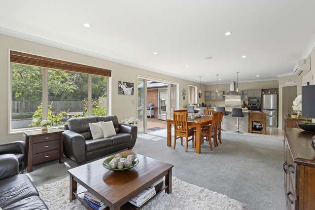 73 Travis Country Drive Burwood_4