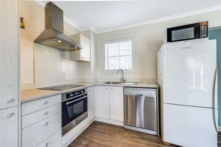 69 Chiefs Court Hamilton East_10