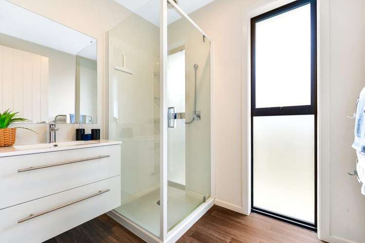 2/36 Odette Street 2738_11